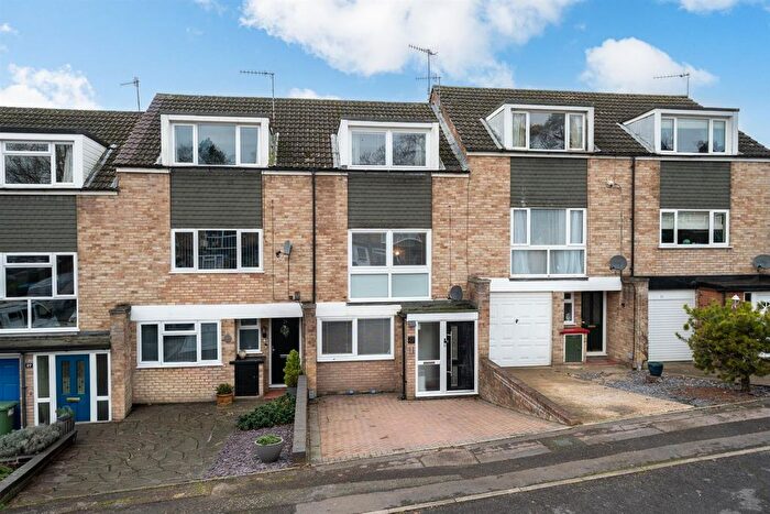 3 Bedroom Town House For Sale In Garland Close, Old Town, Hemel Hempstead, Hertfordshire, HP2