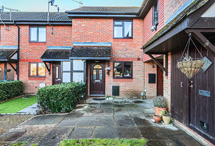2 Bedroom Terraced House For Sale In Carlton Tye, Horley, Surrey, RH6