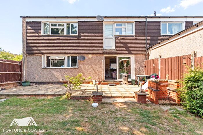 2 Bedroom Maisonette For Sale In Tithelands, Harlow, CM19
