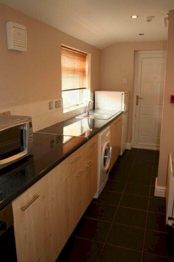 2 Bedroom Flat To Rent In Otterburn Villas North, Jesmond, Jesmond, Tyne And Wear, NE2