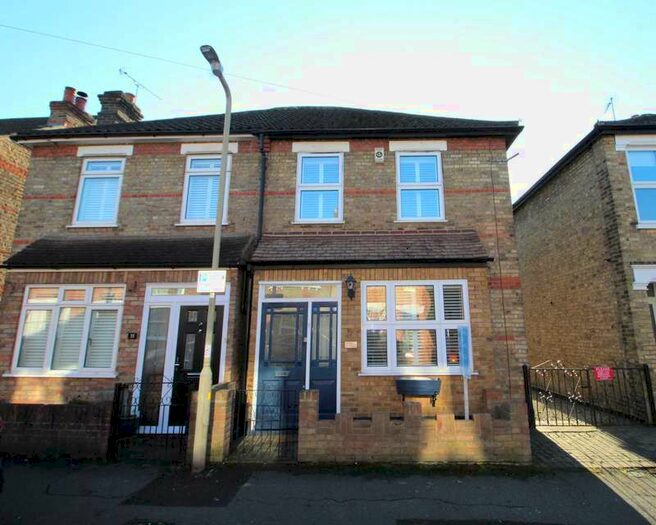 3 Bedroom Semi-Detached House To Rent In Gresham Road, Brentwood, CM14