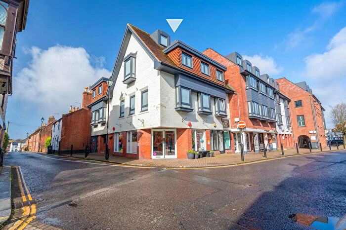 2 Bedroom Flat To Rent In Church Lane, Christchurch, Dorset, BH23
