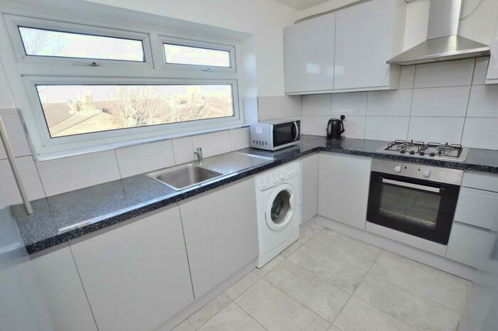 2 Bedroom Flat To Rent In New Barn Street, Plaistow, E13