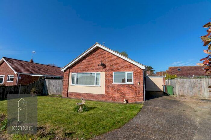 2 Bedroom Detached Bungalow For Sale In Carr Close, Halvergate, Norwich, NR13