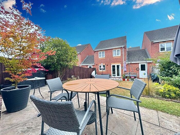 3 Bedroom Link Detached House For Sale In Forsythia Close, Bedworth, CV12