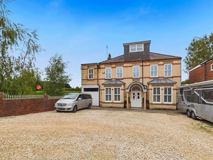 5 Bedroom Detached House For Sale In Great Gutter Lane West, Willerby, HU10