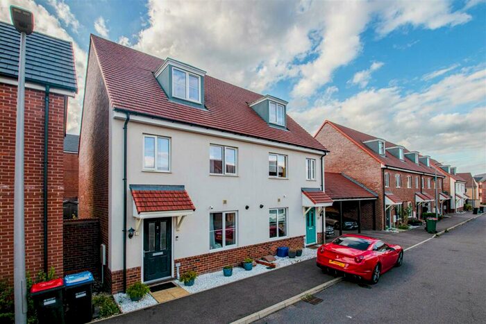 3 Bedroom Semi-Detached House To Rent In Jura Way, Bletchley, Milton Keynes, MK3