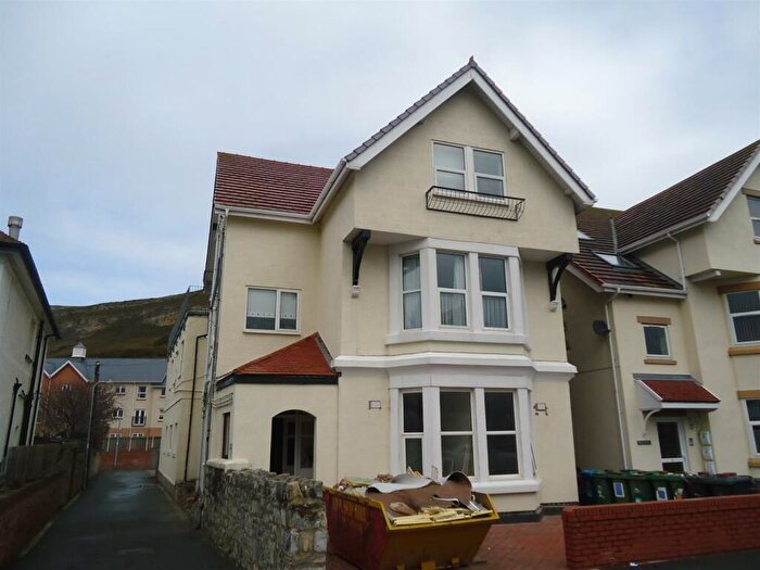 3 Bedroom Apartment To Rent In Gogarth Road, Llandudno, LL30