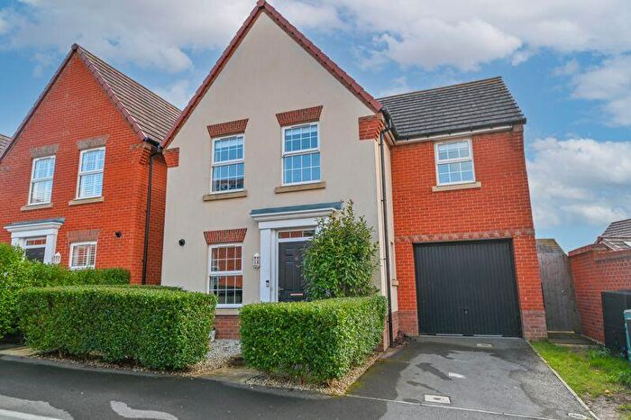 3 Bedroom Detached House For Sale In Cowslip Grove, Clanfield, PO8