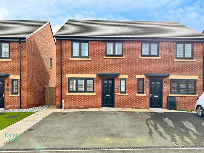 3 Bedroom Semi Detached House For Sale In Shaftsbury Green, Costhorpe, Worksop, S81