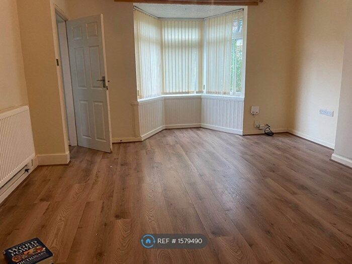 3 Bedroom Semi-Detached House To Rent In Basil Grove, Birmingham, B31