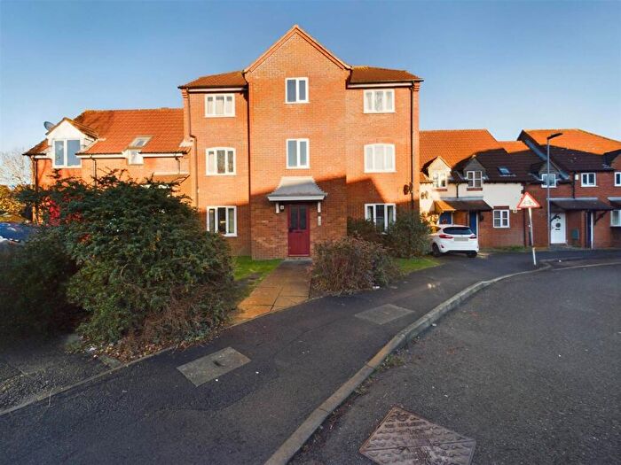 1 Bedroom Flat To Rent In Stanshaws Close, Bradley Stoke, BS32