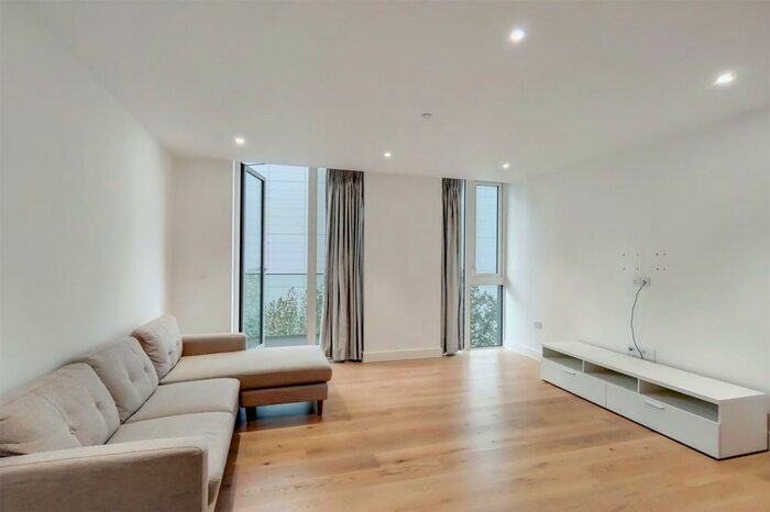 2 Bedroom Apartment To Rent In Admiralty House, Vaughan Way, London, E1W