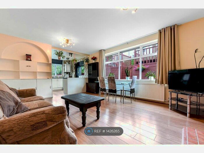 4 Bedroom End Of Terrace House To Rent In Occupation Lane, London, SE18