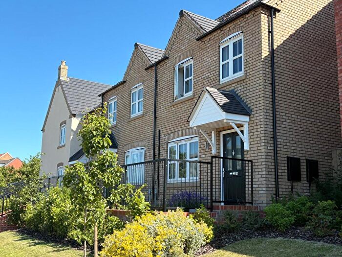 3 Bedroom Semi-Detached House To Rent In Barnes Way, Kingswood, Hull, East Riding Of Yorkshi, HU7