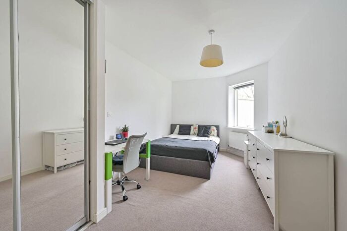 2 Bedroom Flat For Sale In Kingston Road, Wimbledon, London, SW20