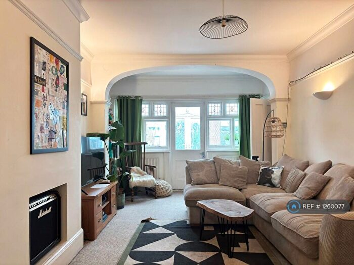 2 Bedroom Flat To Rent In Bigwood Avenue, Hove, BN3