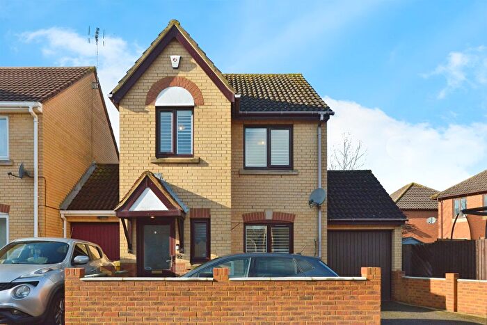 3 Bedroom Link Detached House For Sale In Hoathly Mews, Kents Hill, Milton Keynes, MK7