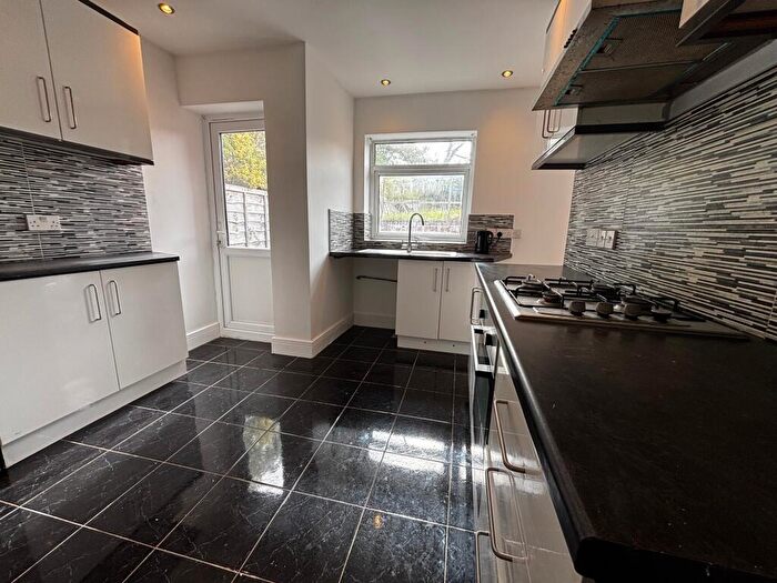 3 Bedroom Semi-Detached House To Rent In Higgins Lane, B32