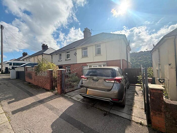 3 Bedroom Semi-Detached House For Sale In Waunddu, Pontnewynydd, Pontypool, Torfaen, NP4