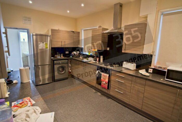 2 Bedroom Terraced House To Rent In **&#pppw Excluding Bills** Harlaxton Drive, Lenton, NG7