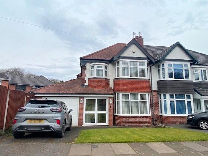 3 Bedroom Semi-Detached House For Sale In Worlds End Road, Birmingham, B20