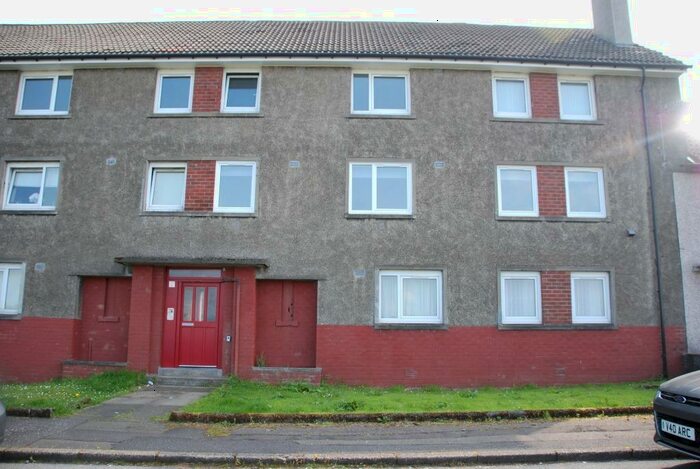 3 Bedroom Flat To Rent In Kestrel Place, Greenock, Greenock, PA16