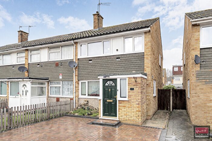 3 Bedroom End Of Terrace House For Sale In Mountsfield Close, Staines-Upon-Thames, TW19