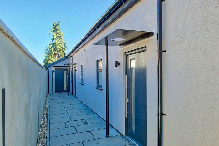 2 Bedroom Garage / Parking To Rent In Dafson Heights, CR4