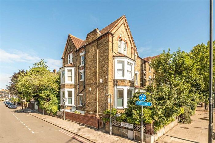 2 Bedroom Flat For Sale In Cavendish Road, Clapham South, SW12