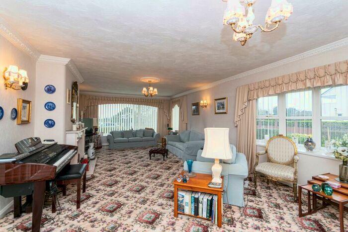 2 Bedroom Detached Bungalow For Sale In Inner Promenade, Fairhaven, Lytham St Annes, FY8