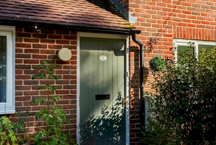 2 Bedroom Flat To Rent In Ends Place, Byfleets Lane, Warnham, Horsham, RH12