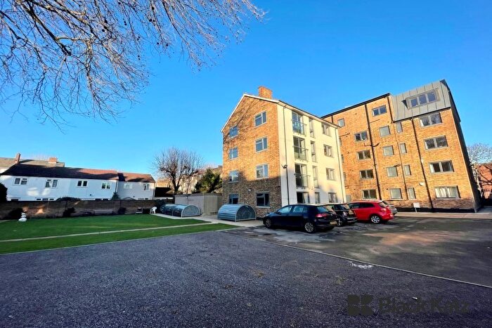 2 Bedroom Flat To Rent In Brixton Road, Oval, SW9