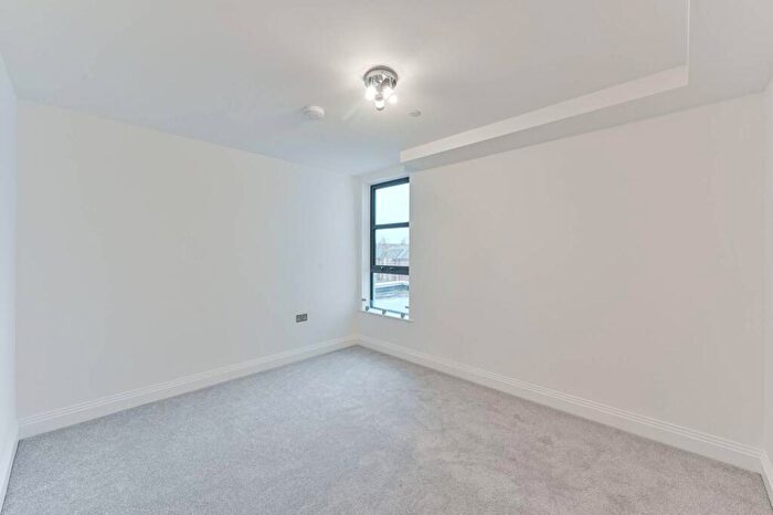 2 Bedroom Flat To Rent In Creek Road, Greenwich, London, SE8