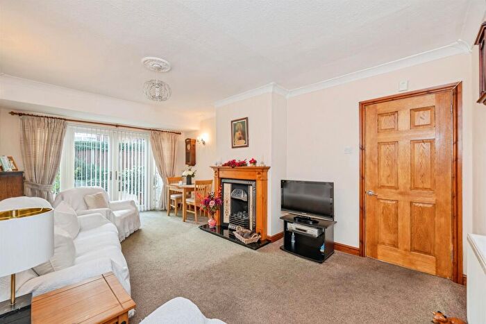 2 Bedroom Semi-Detached Bungalow For Sale In Hartington Way, Mickleover ...