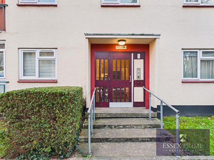 2 Bedroom Flat For Sale In Upper Tooting Park, London, SW17
