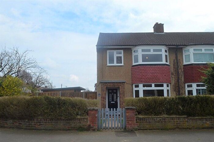 3 Bedroom House To Rent In Trafalgar Avenue, Broxbourne, Broxbourne, EN10