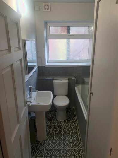 2 Bedroom Flat To Rent In Lark Lane, Liverpool, L17