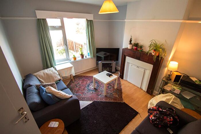 3 Bedroom Semi-Detached House To Rent In Ash Gardens, Headingley, Leeds, LS6