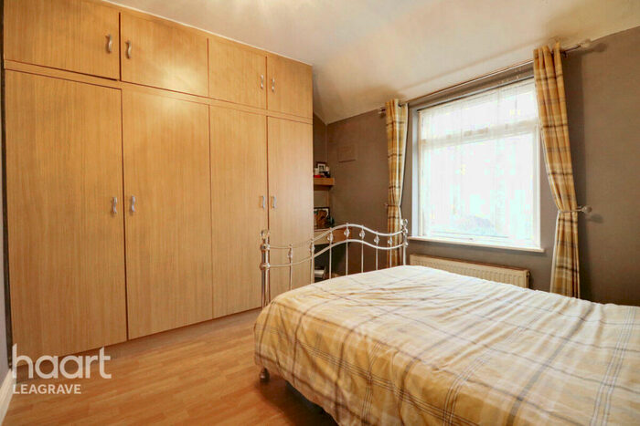 3 Bedroom Terraced House For Sale In Westmorland Avenue, Luton, LU3