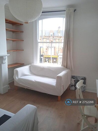 2 Bedroom Flat To Rent In Geoffrey Road, London, SE4