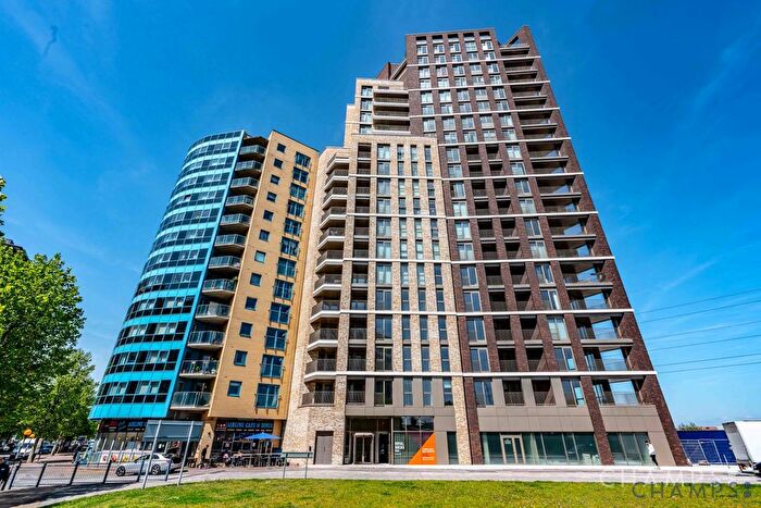 3 Bedroom Flat To Rent In Halcyon House, E16