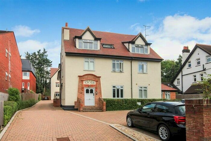 2 Bedroom Flat To Rent In Arden Grove, Harpenden, AL5