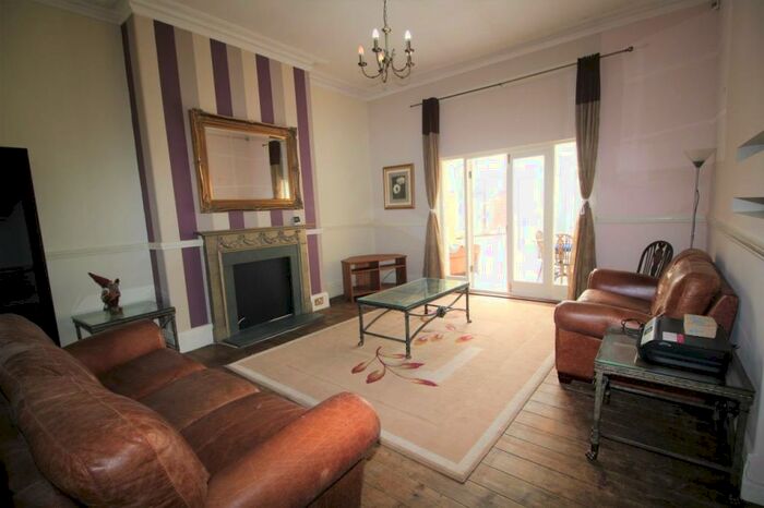 3 Bedroom Flat To Rent In Osborne Road, Jesmond, Newcastle Upon Tyne, NE2