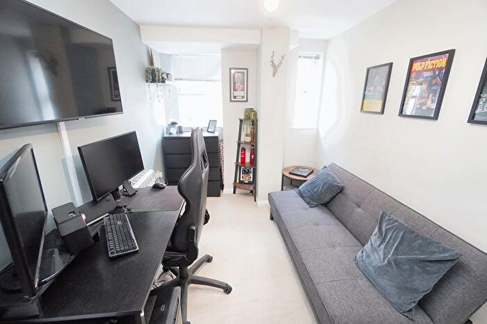 2 Bedroom Flat To Rent In Corporation Street, High Wycombe, HP13