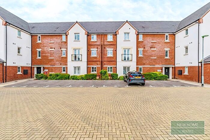 2 Bedroom Flat For Sale In Opal House Daffodil Crescent Crawley, RH10