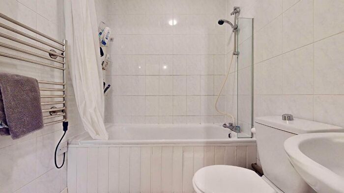 2 Bedroom Flat For Sale In Evelyn Street, Deptford, London, SE8