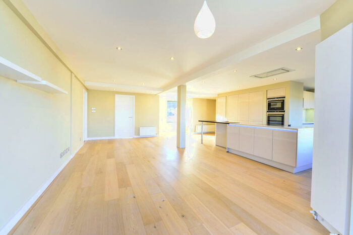 3 Bedroom Apartment To Rent In Waterfront House, BA2