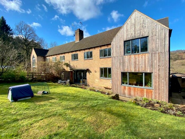 4 Bedroom Semi-Detached House For Sale In Hollins Wood Close, Lea Bridge, Matlock, DE4