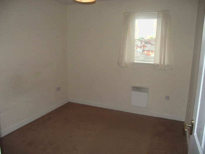 2 Bedroom Flat To Rent In Kinsey Road, Smethwick, West Midlands, B66
